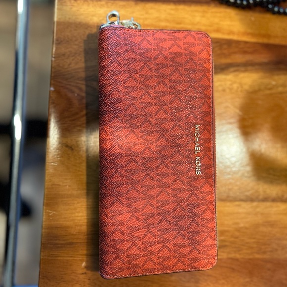 Michael Kors Signature jet set wallet - Picture 6 of 7